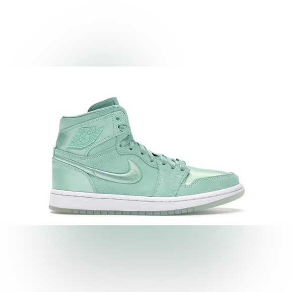 Nike Shoes - Nike Women’s Jordan 1 Retro High